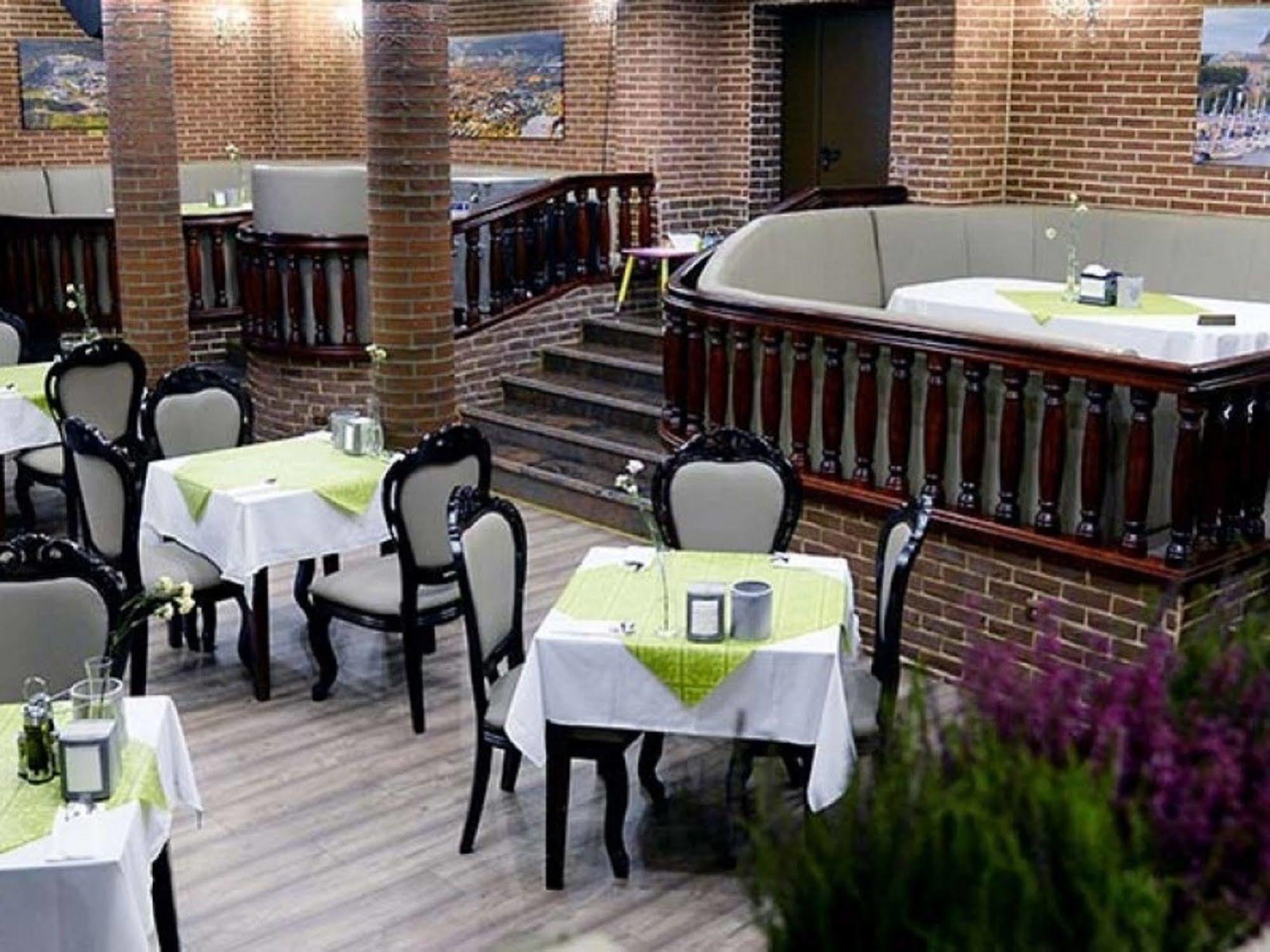Hotel Dobosz 폴리스 외부 사진