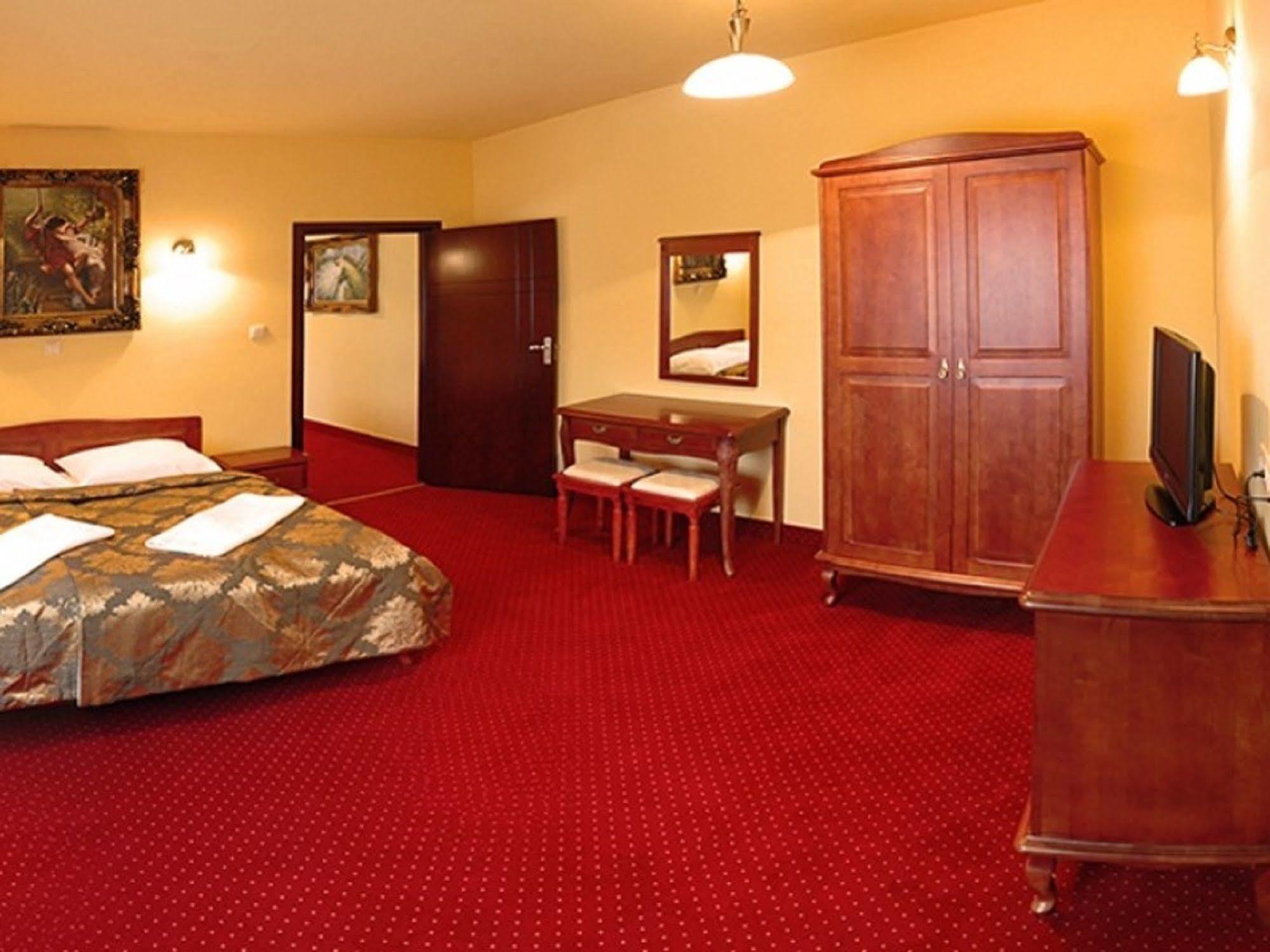 Hotel Dobosz 폴리스 외부 사진